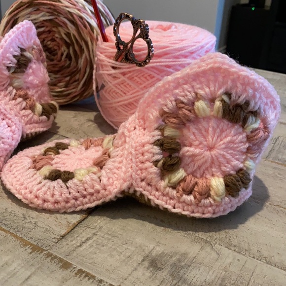 ❄️ HANDAMDE crocheted booties/slippers. ❄️ - Picture 2 of 4